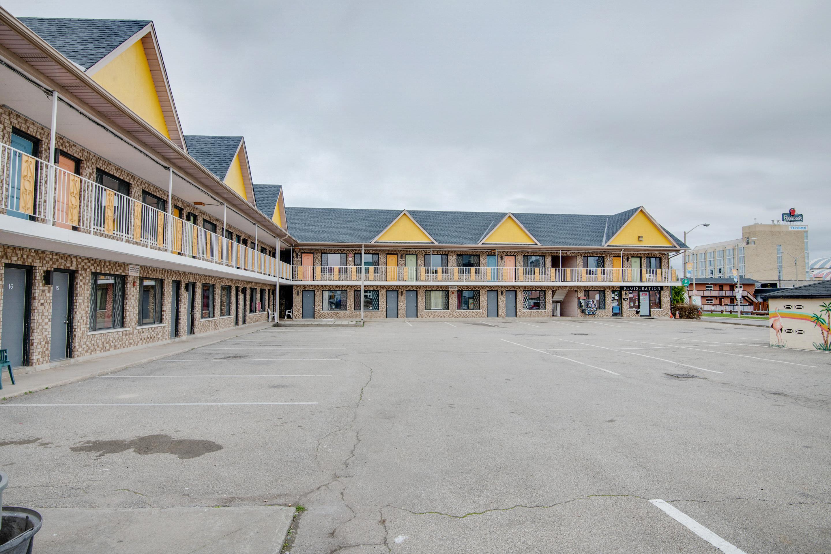 Falls Inn Near Casino Niagara By Oyo Exterior foto