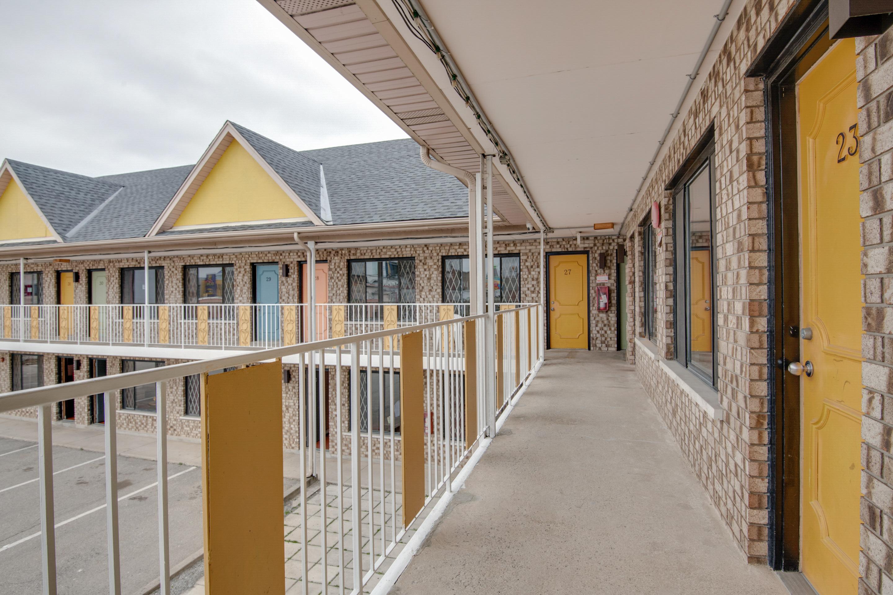 Falls Inn Near Casino Niagara By Oyo Exterior foto