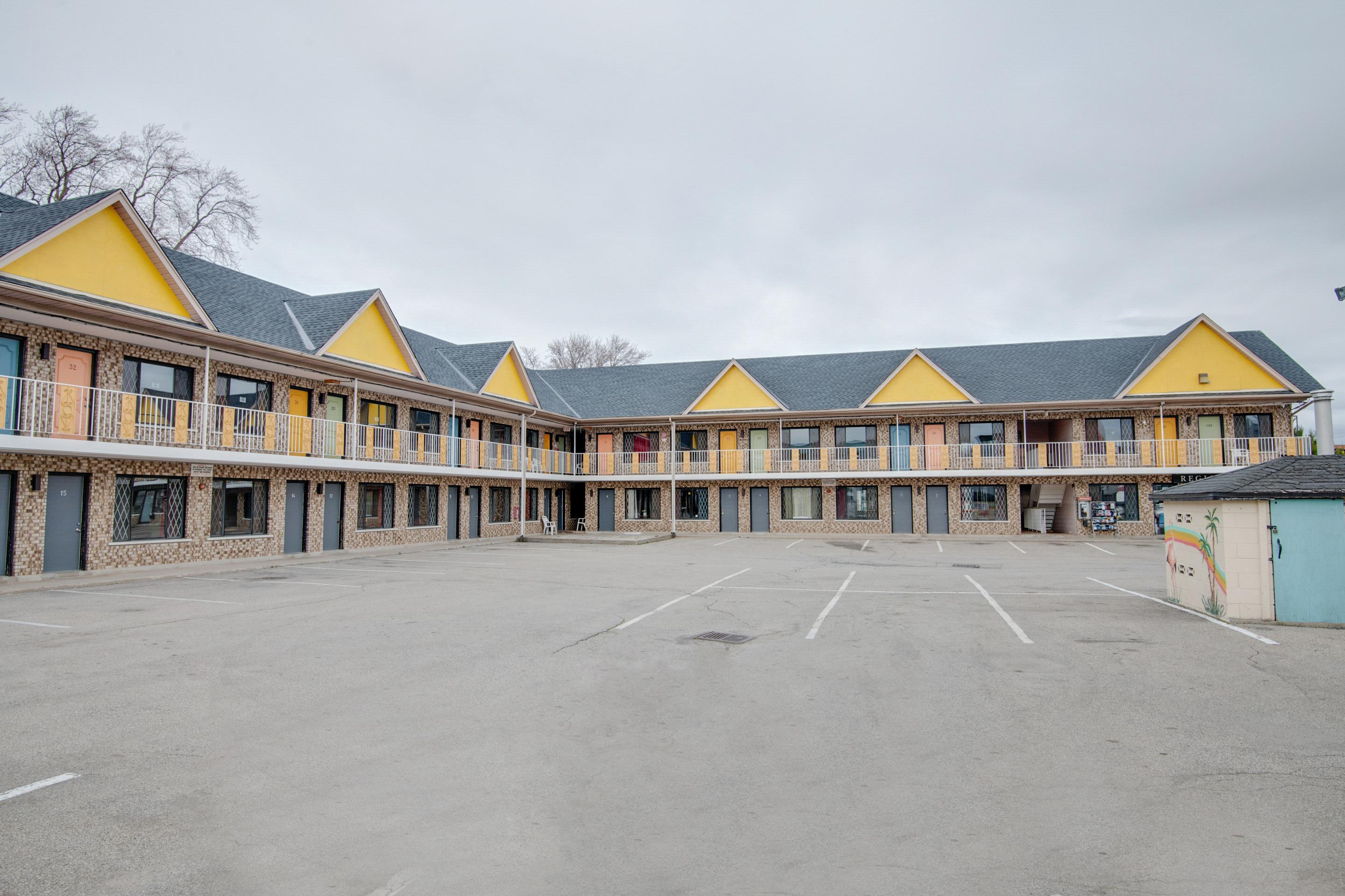 Falls Inn Near Casino Niagara By Oyo Exterior foto