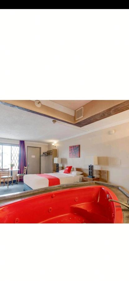 Falls Inn Near Casino Niagara By Oyo Exterior foto
