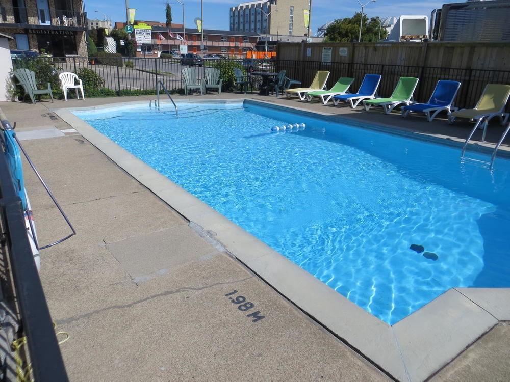 Falls Inn Near Casino Niagara By Oyo Exterior foto